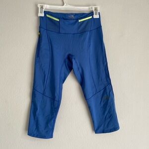 The North Face blue capri pocket cropped leggings